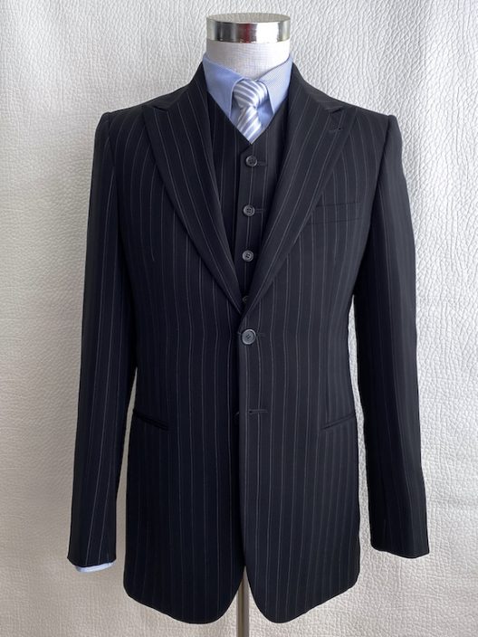 Giorgio Armani Slim Black Striped Suit – 3 pieces - Luxury & Vintage Madrid