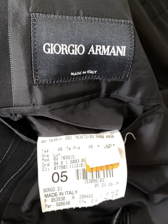 Arriba 67+ imagen armani suit label