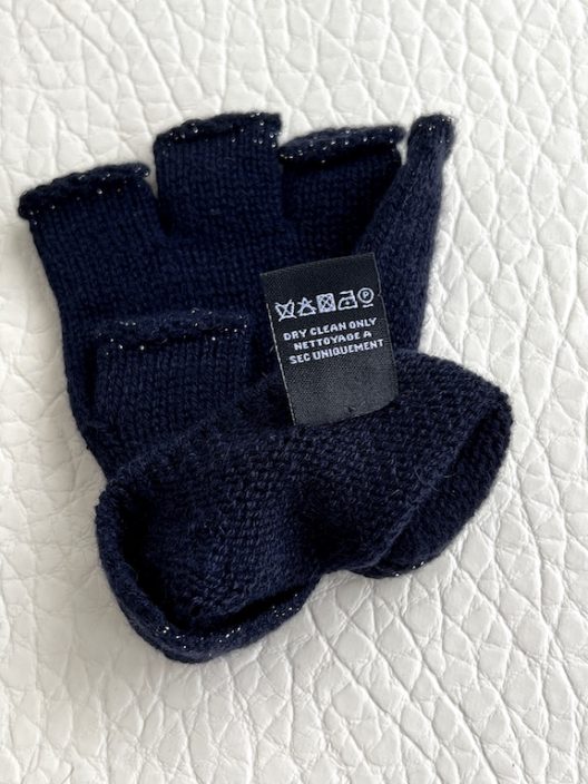 Chanel cashmere gloves/mittens