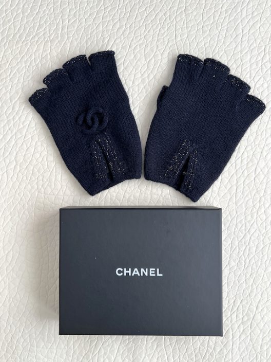 Chanel cashmere gloves/mittens