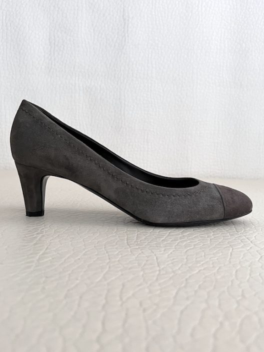 Chanel Gray suede Heels "CC" logo