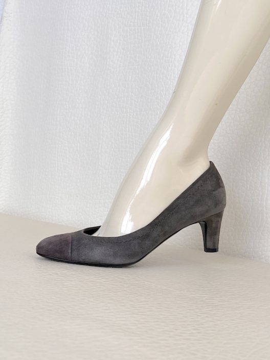 Chanel Gray suede Heels "CC" logo