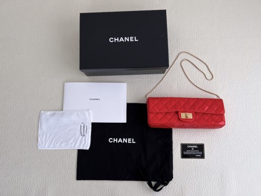 CHANEL "2.55 Long" red patent leather bag