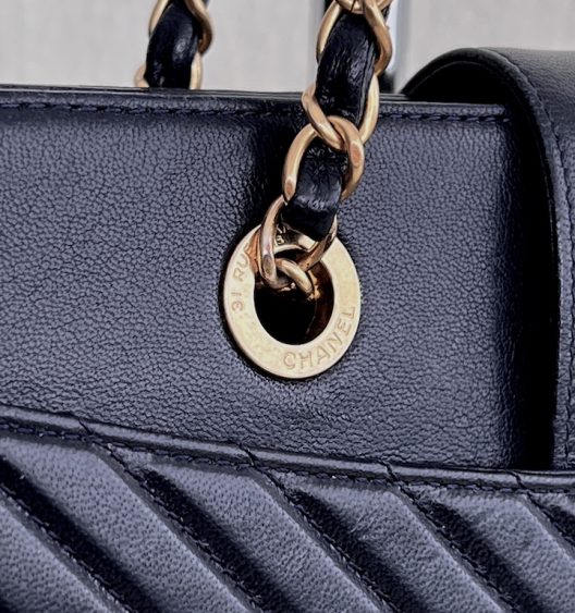 Chanel Collar and Tie Tote Chevron Sheepskin Medium