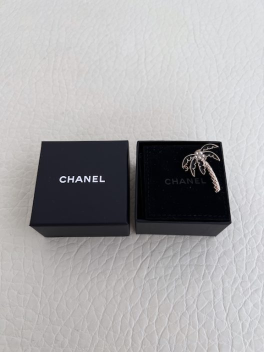 Chanel PIN "coco cuba palm tree" Resort 2017