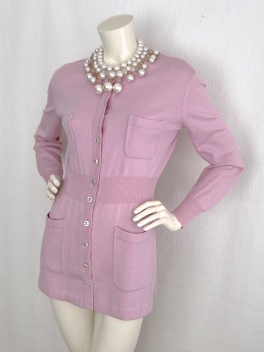 VTG Chanel pink cashmere cardigan "CC" logo