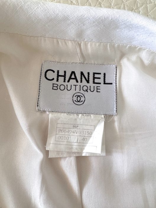 VTG Chanel white linen jacket "CC" logo buttons