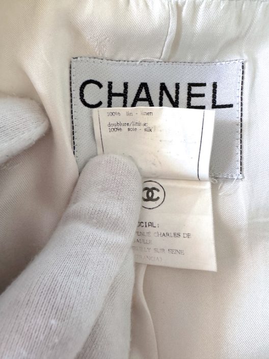 VTG Chanel white linen jacket "CC" logo buttons