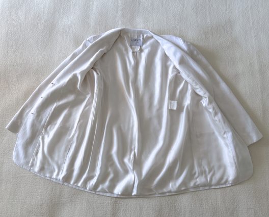 VTG Chanel white linen jacket "CC" logo buttons