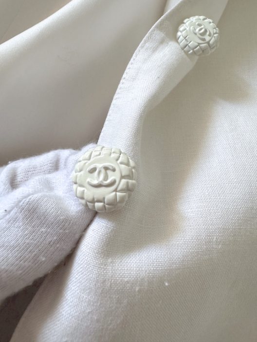 VTG Chanel white linen jacket "CC" logo buttons