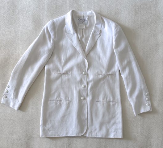 VTG Chanel white linen jacket "CC" logo buttons