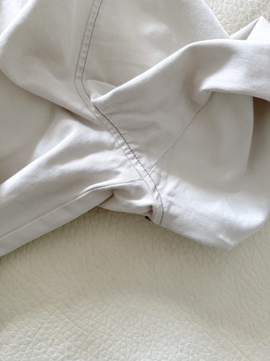 Chanel off-white jeans "CC" logo buttons