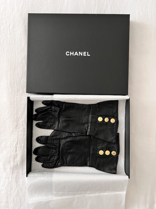 VTG Chanel black leather gloves "CC"Logo Buttons - Image 2
