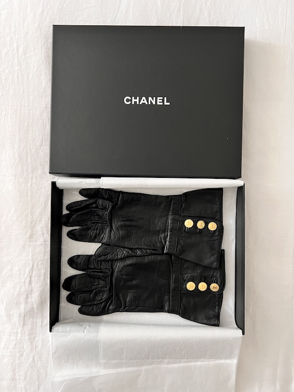 VTG Chanel black leather gloves 